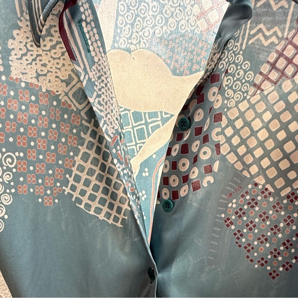 Vintage retro - Geometric Patterned Button-Up Shirt - Picture 12 of 16